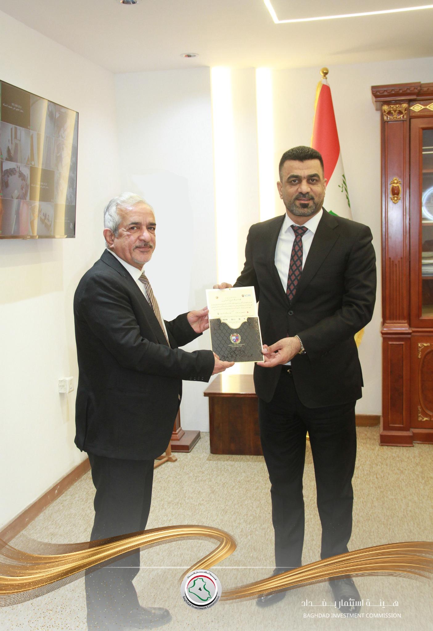 في إطار تعزيز التعاون الدولي، التقى رئيس هيئة استثمار بغداد المهندس دريد الربيعي صباح يوم الاثنين الموافق ٢٠٢٥/١٢/١٥ (بأكاديمية كنجستون البريطانية لإدارة الأعمال ) في مقر الهيئة